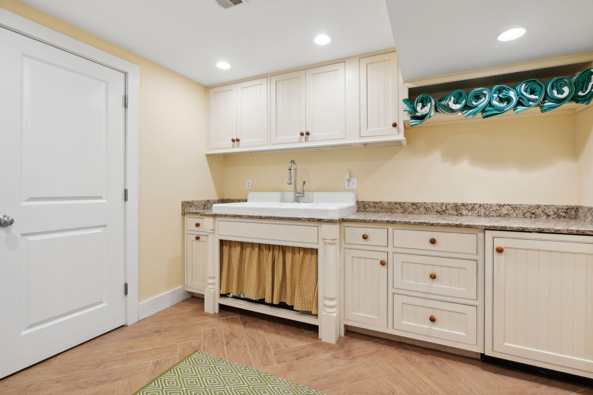 Naples, Maine, 04055, United States, 9 Bedrooms Bedrooms, ,8 BathroomsBathrooms,Residential,Active,1905064