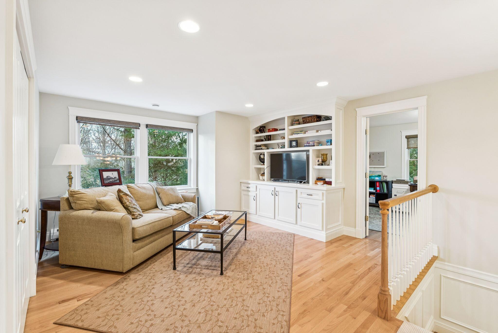 Falmouth, Maine, 04105, United States, 5 Bedrooms Bedrooms, ,4 BathroomsBathrooms,Residential,Active,2002327