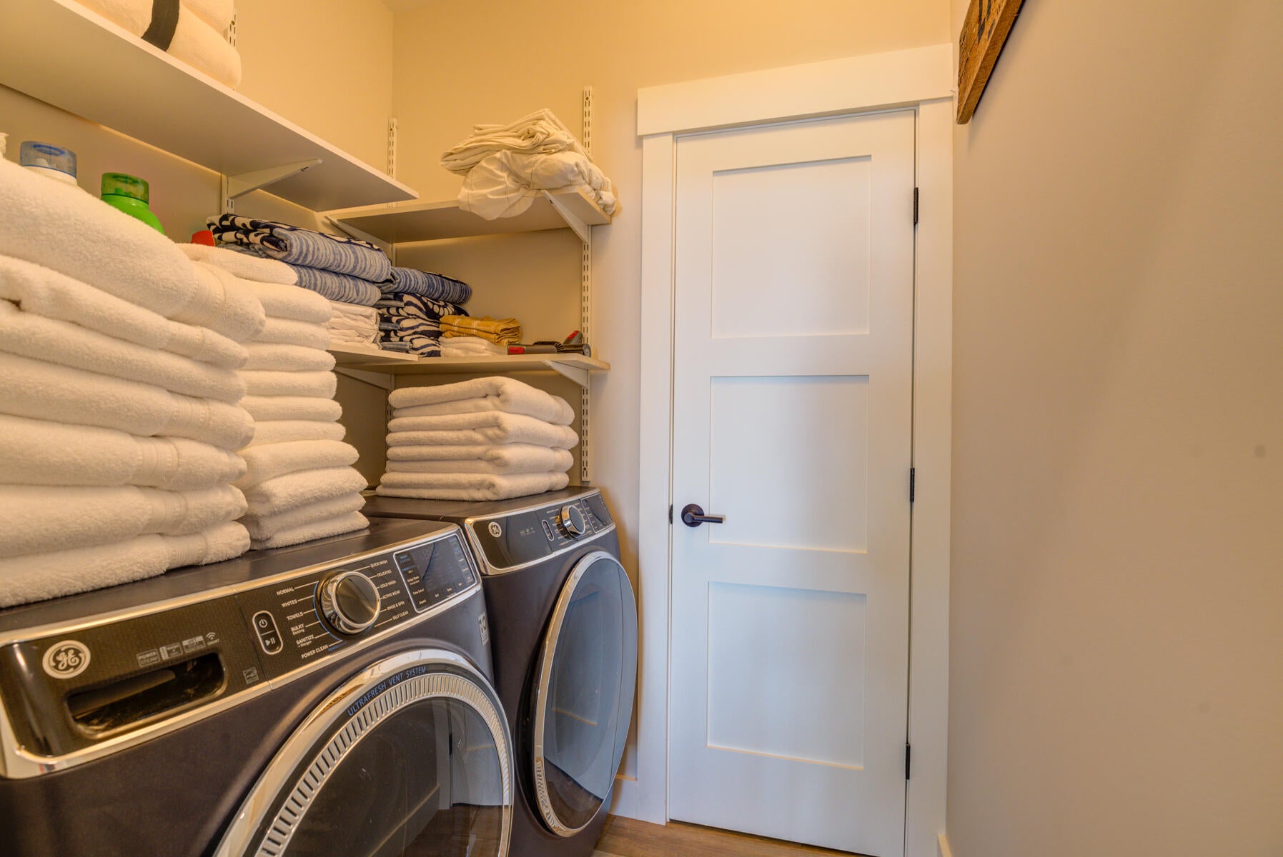 Ogunquit, Maine, 03907, United States, 3 Bedrooms Bedrooms, ,2 BathroomsBathrooms,Residential,Active,1951829