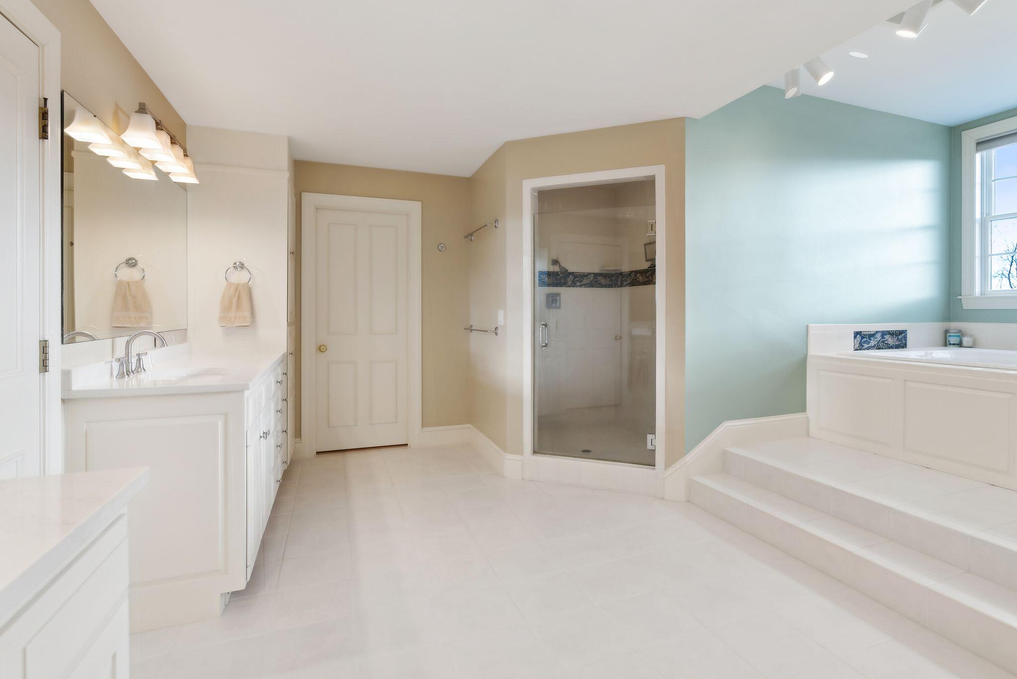 Cumberland, Maine, 04110, United States, 4 Bedrooms Bedrooms, ,5 BathroomsBathrooms,Residential,Active,1886783