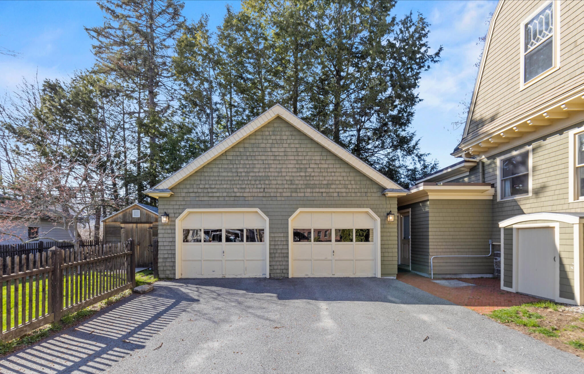 Portland, Maine, 04103, United States, 4 Bedrooms Bedrooms, ,3 BathroomsBathrooms,Residential,Active,2040217