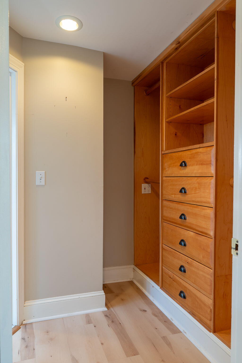 Cumberland, Maine, 04110, United States, 5 Bedrooms Bedrooms, ,3 BathroomsBathrooms,Residential,Active,1989779