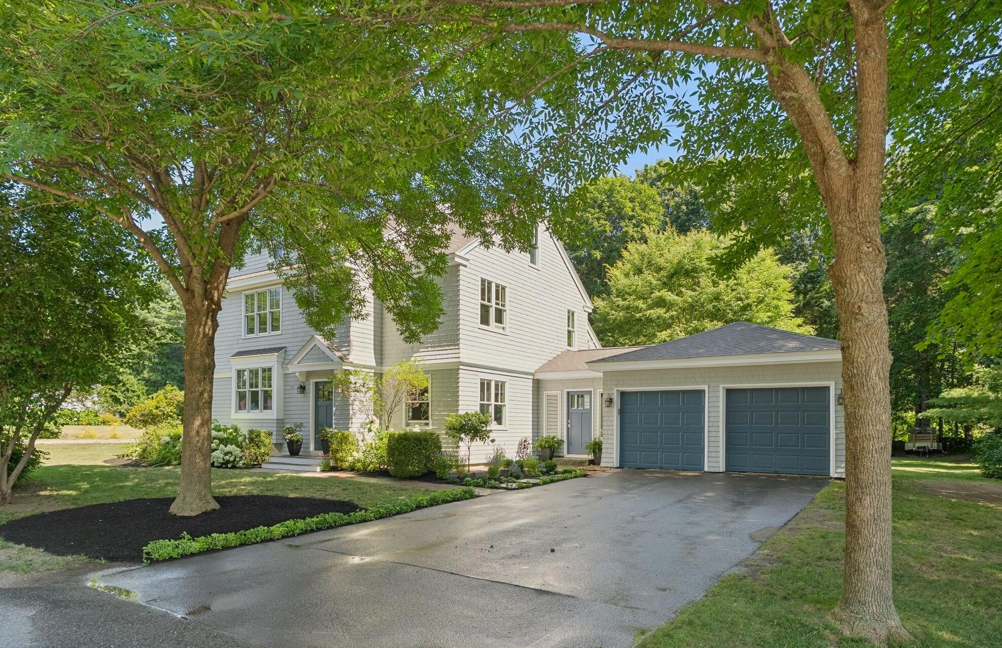 Falmouth, Maine, 04105, United States, 4 Bedrooms Bedrooms, ,3 BathroomsBathrooms,Residential,Pending,1903217