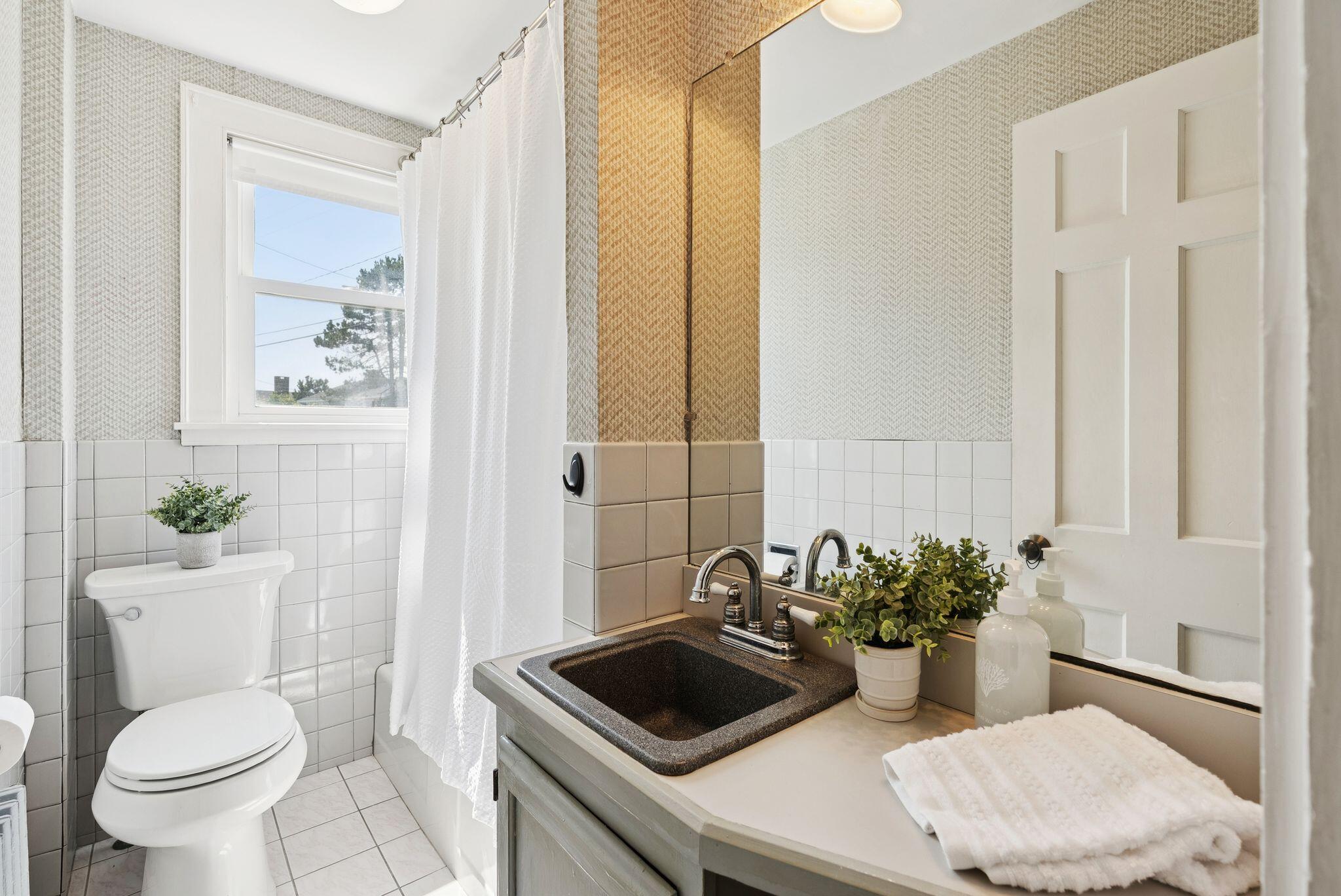 Biddeford, Maine, 04005, United States, 5 Bedrooms Bedrooms, ,2 BathroomsBathrooms,Residential,Active,1903206