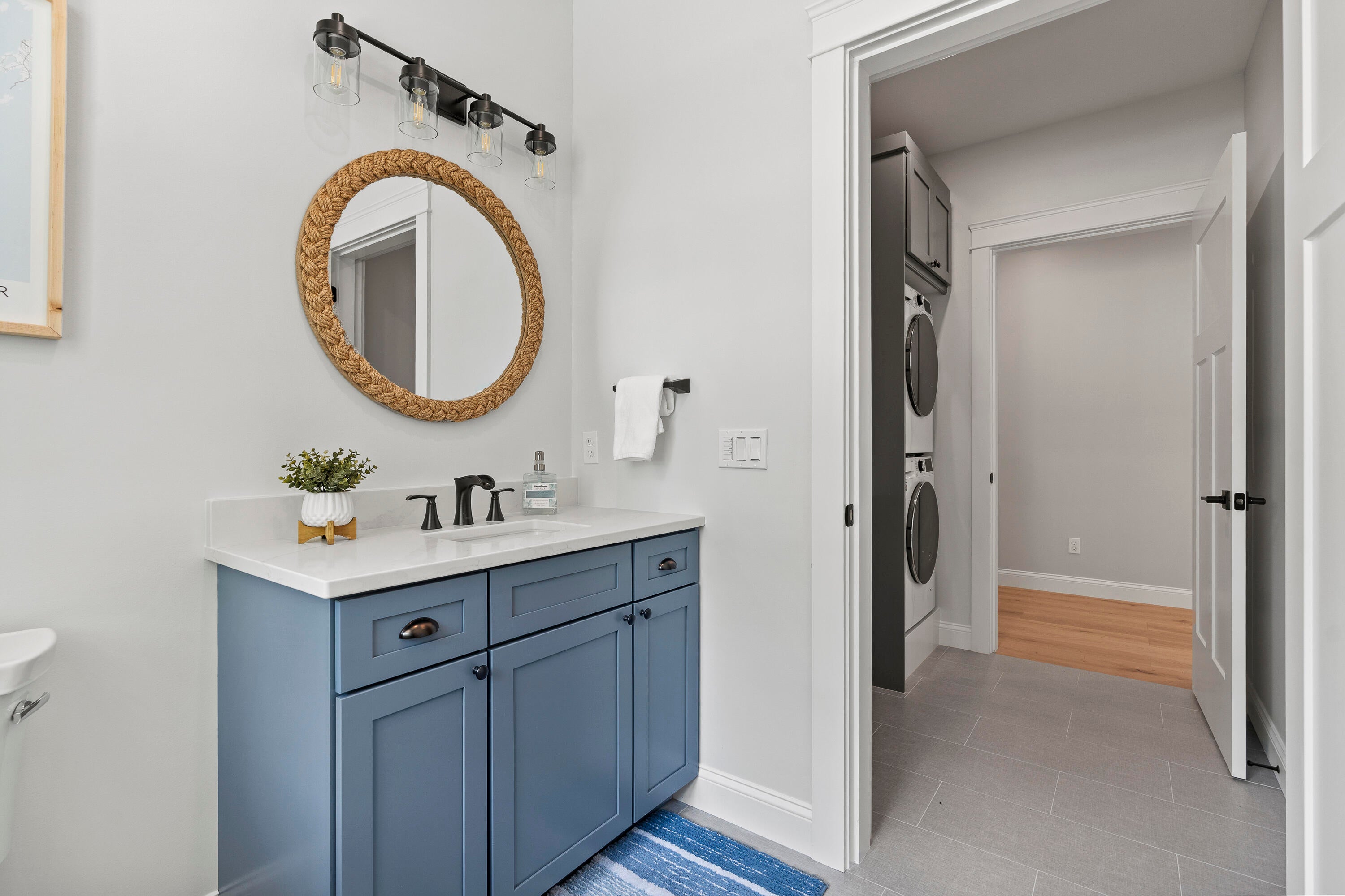 Falmouth, Maine, 04105, United States, 5 Bedrooms Bedrooms, ,6 BathroomsBathrooms,Residential,Active,1853629