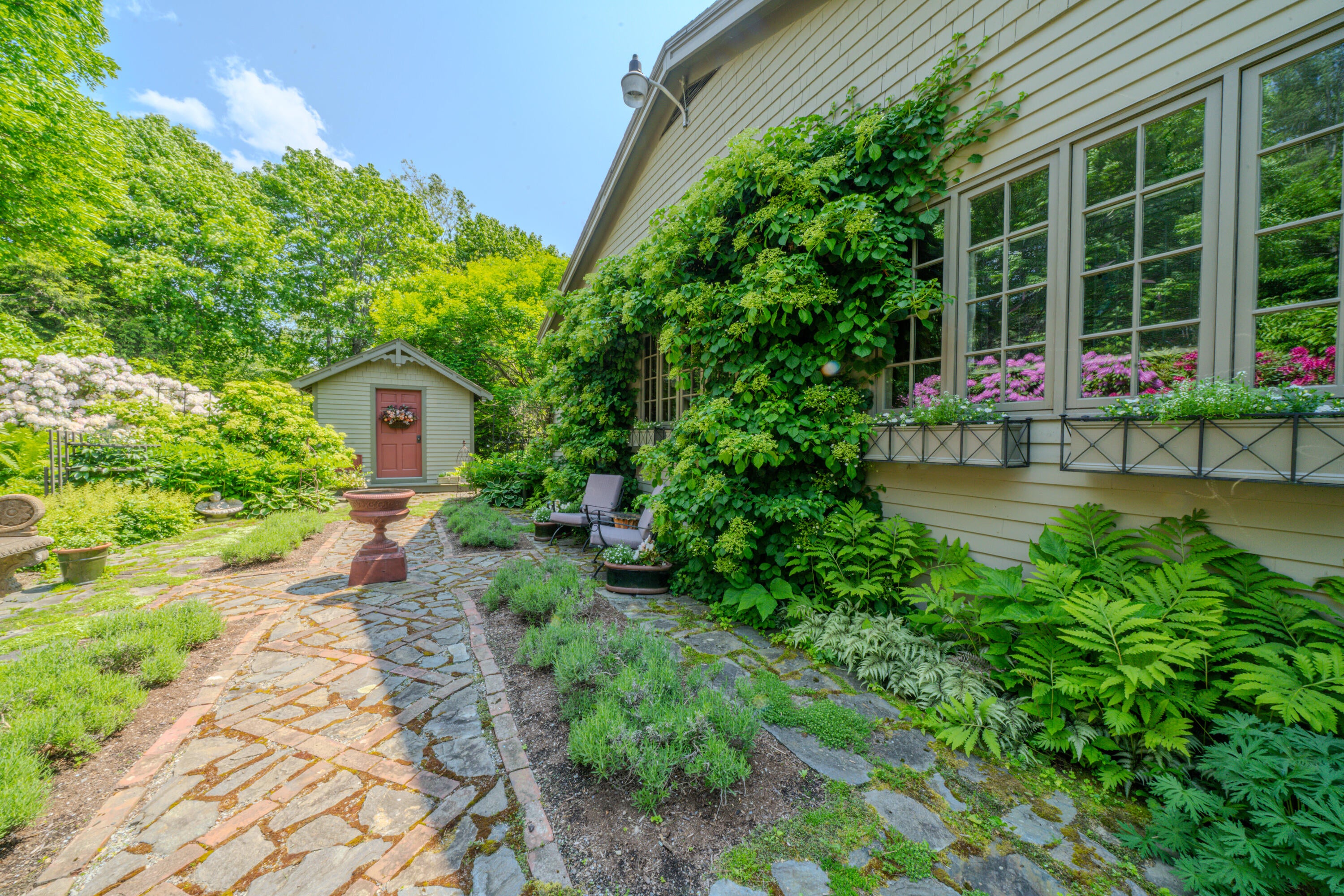 Belfast, Maine, 04915, United States, ,2 BathroomsBathrooms,Residential,Active,1762819