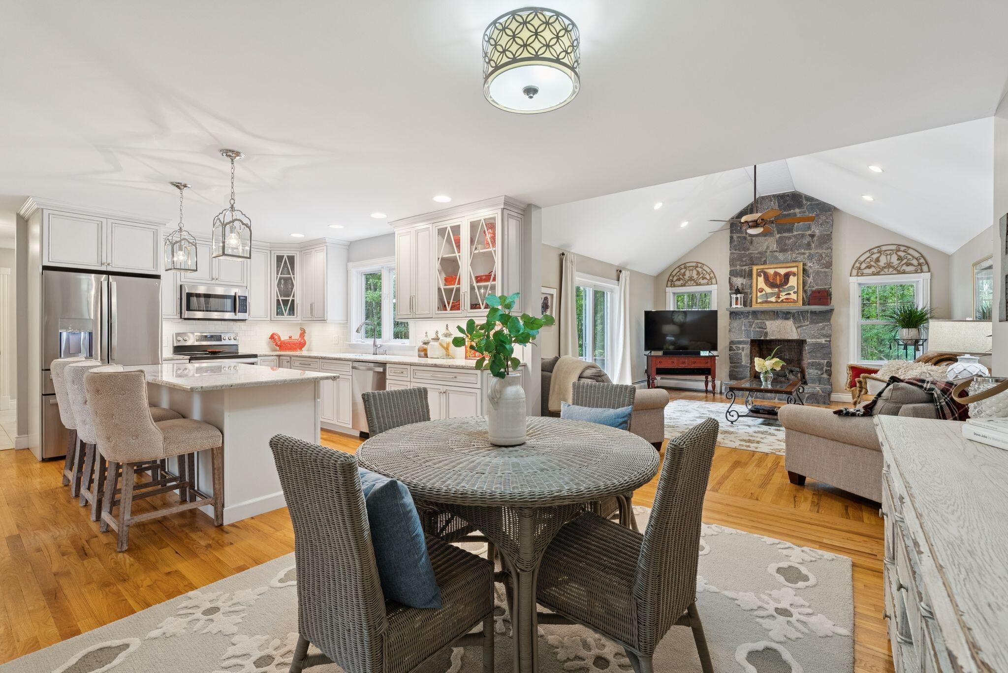 Falmouth, Maine, 04105, United States, 4 Bedrooms Bedrooms, ,3 BathroomsBathrooms,Residential,Active,1920228