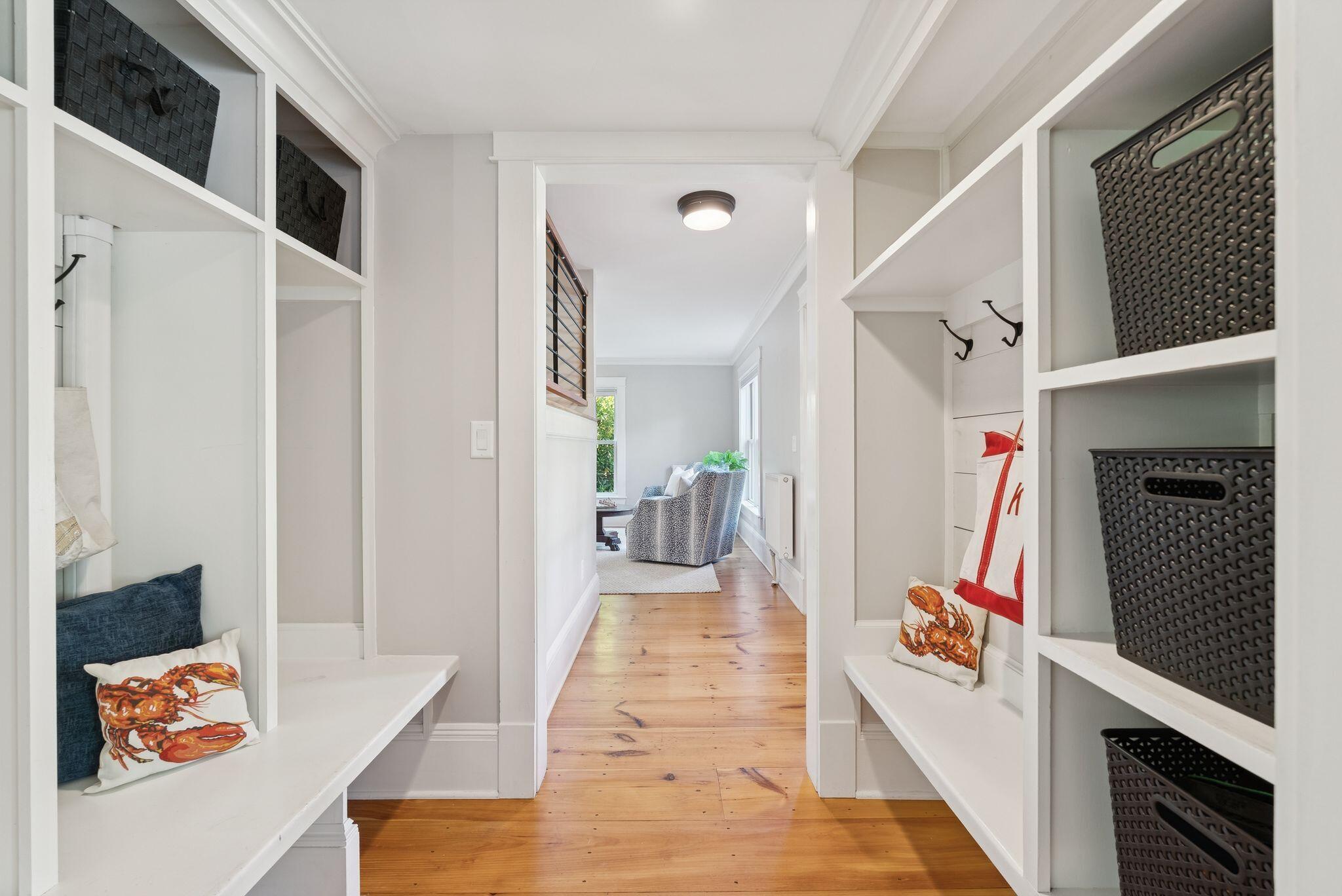 Falmouth, Maine, 04105, United States, 5 Bedrooms Bedrooms, ,4 BathroomsBathrooms,Residential,Active,1961947