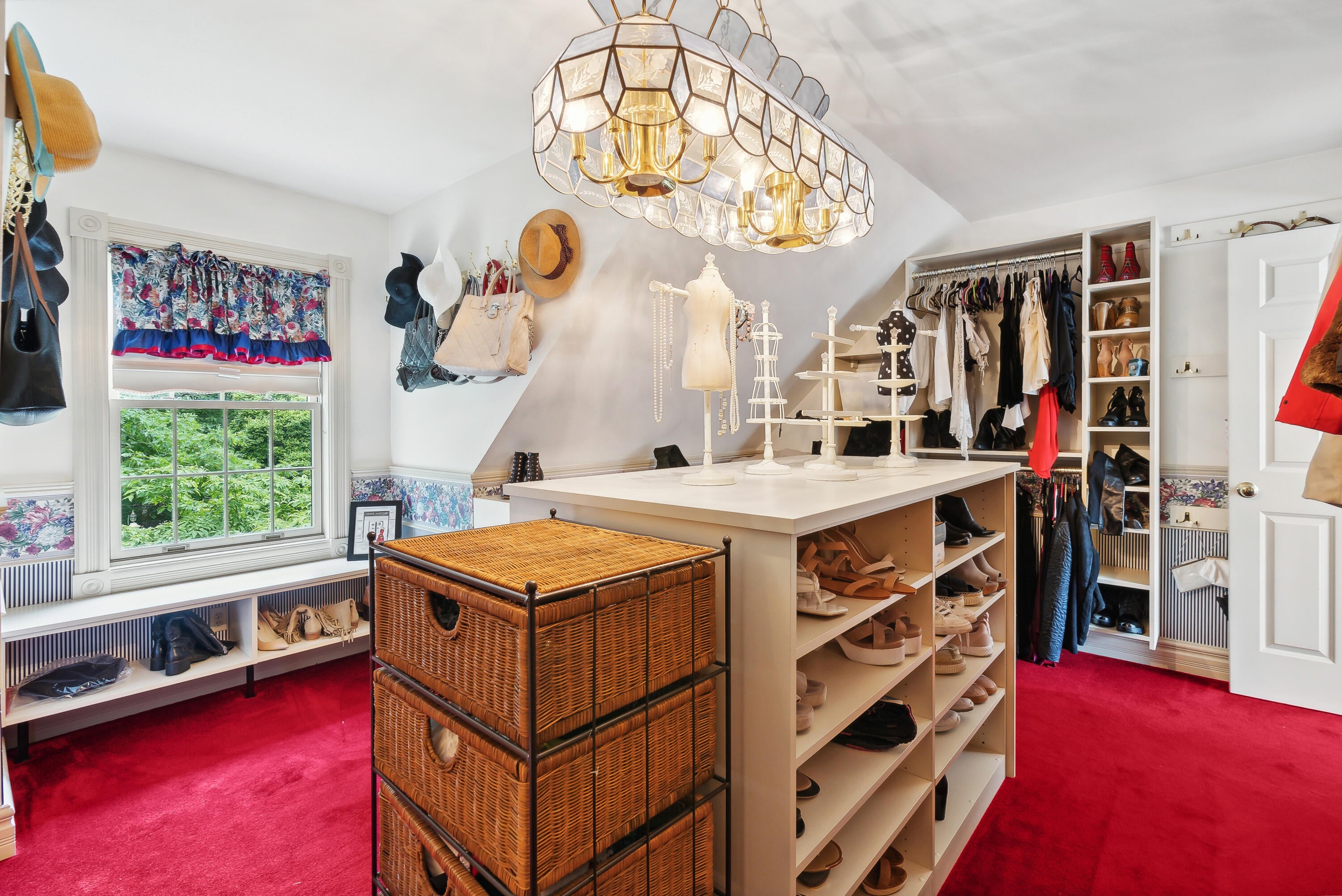 Saco, Maine, 04072, United States, 8 Bedrooms Bedrooms, ,9 BathroomsBathrooms,Residential,Active,1839757