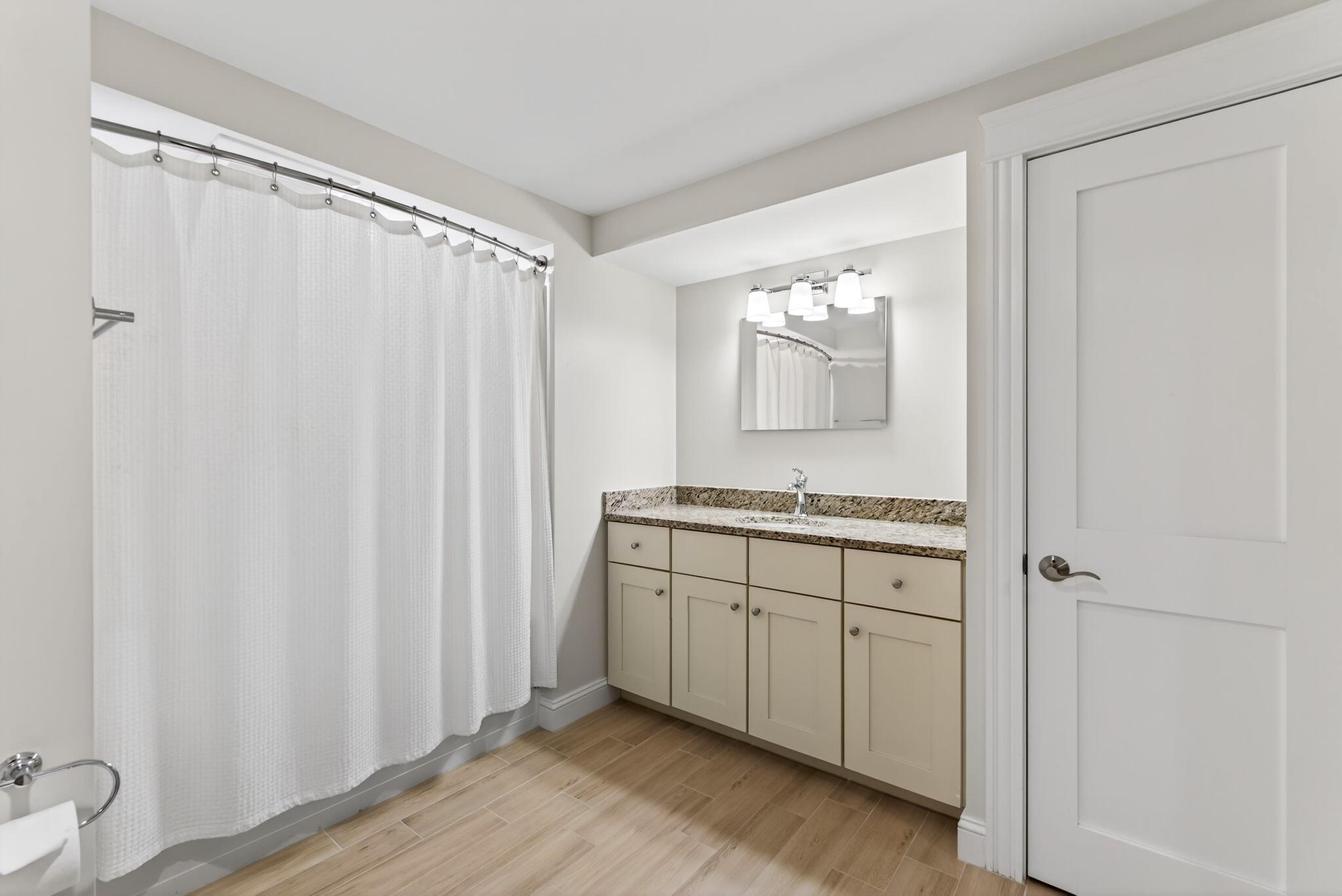 Falmouth, Maine, 04105, United States, 3 Bedrooms Bedrooms, ,4 BathroomsBathrooms,Residential,Active,1998574