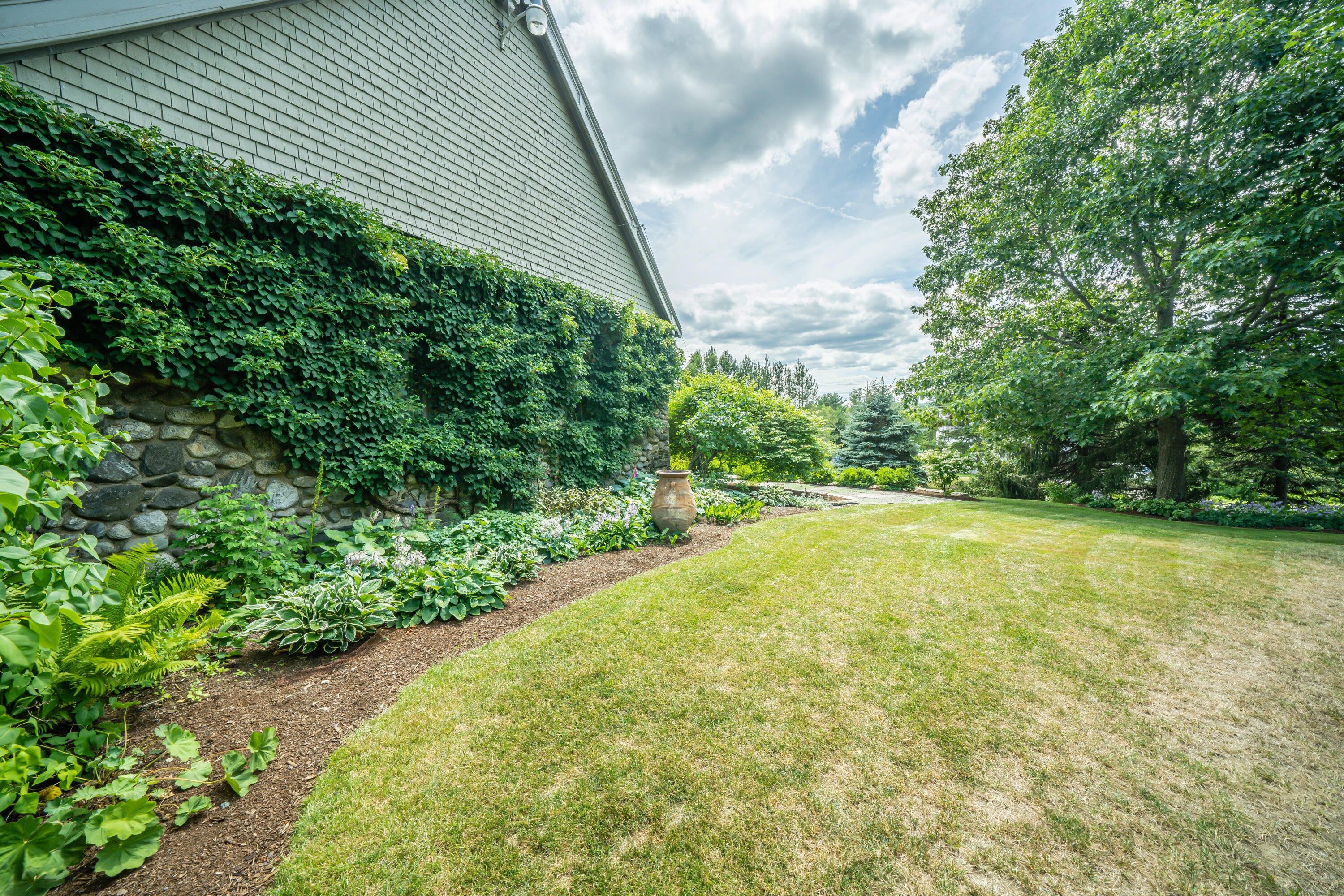 Belfast, Maine, 04915, United States, ,2 BathroomsBathrooms,Residential,Active,1762819