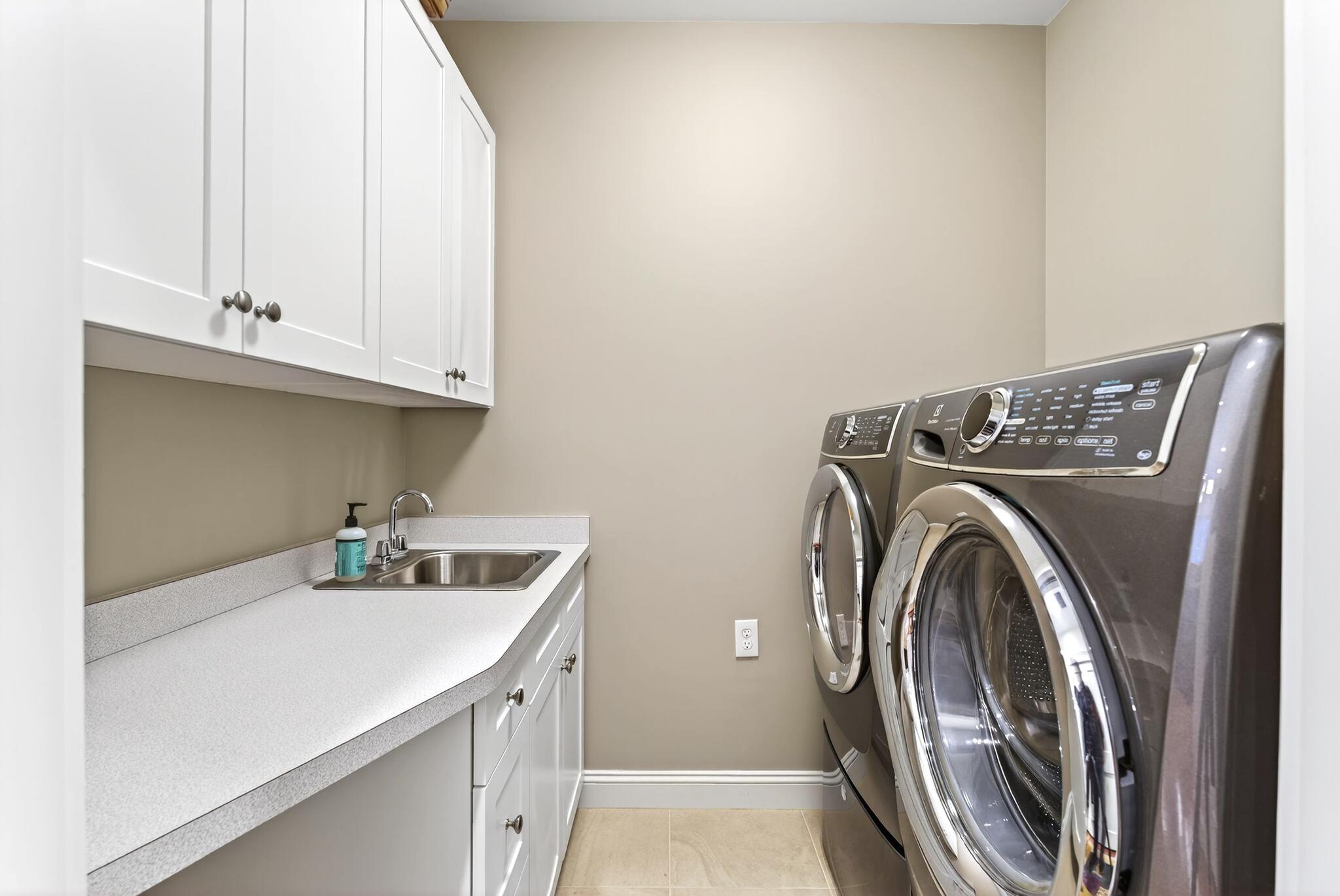 Falmouth, Maine, 04105, United States, 3 Bedrooms Bedrooms, ,4 BathroomsBathrooms,Residential,Active,1998574