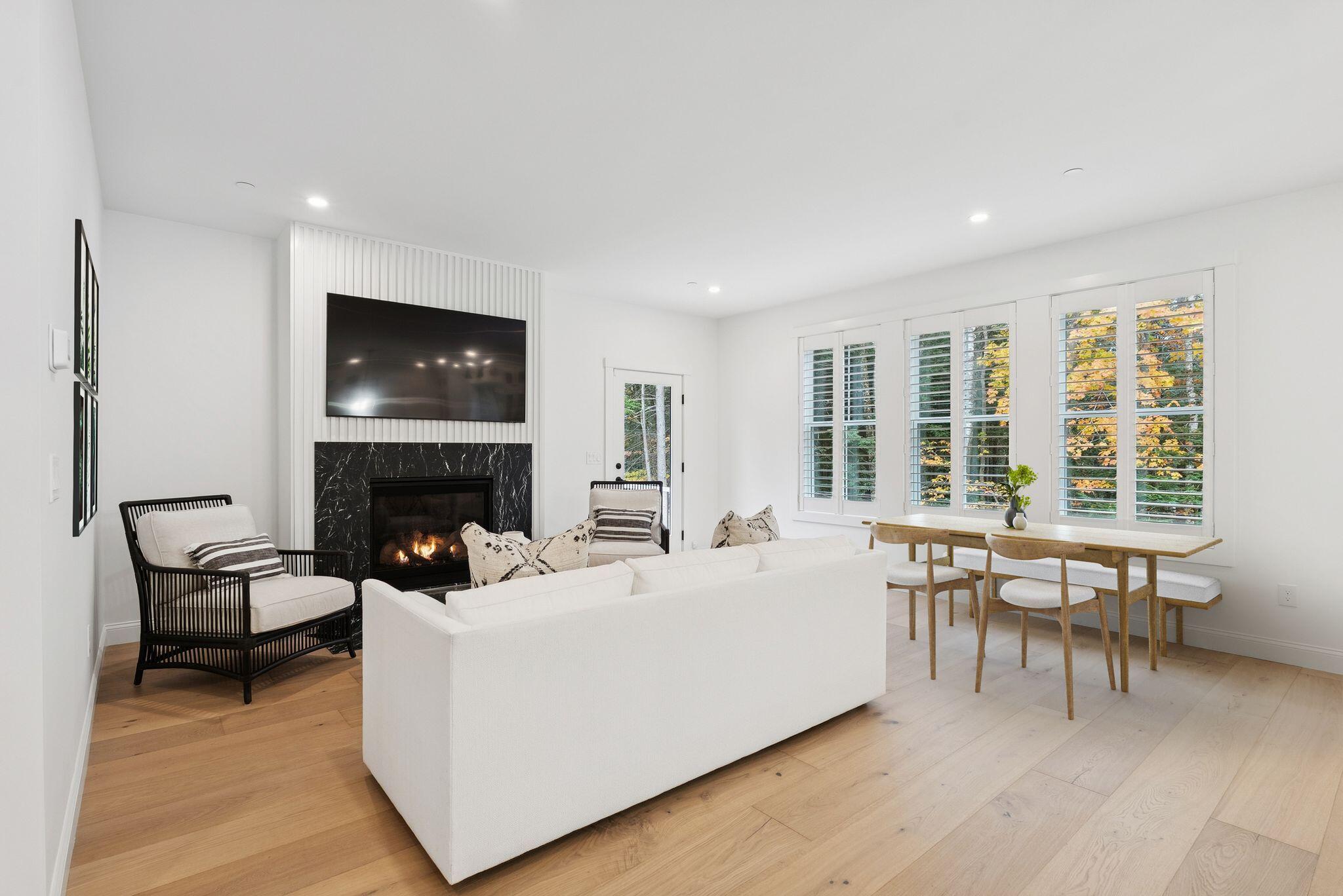 Cumberland, Maine, 04021, United States, ,5 BathroomsBathrooms,Residential,Active,1899925