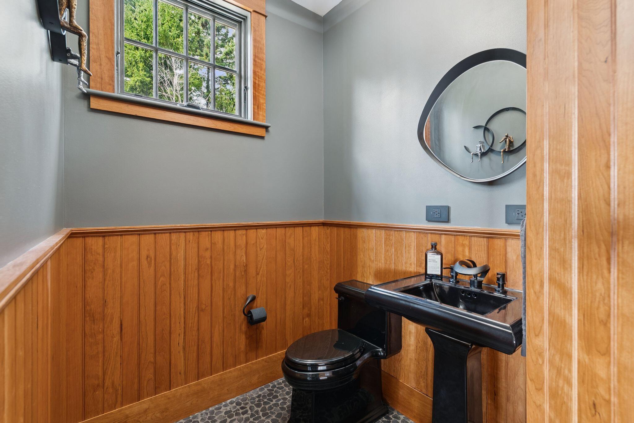 Yarmouth, Maine, 04096, United States, 4 Bedrooms Bedrooms, ,5 BathroomsBathrooms,Residential,Active,1945252