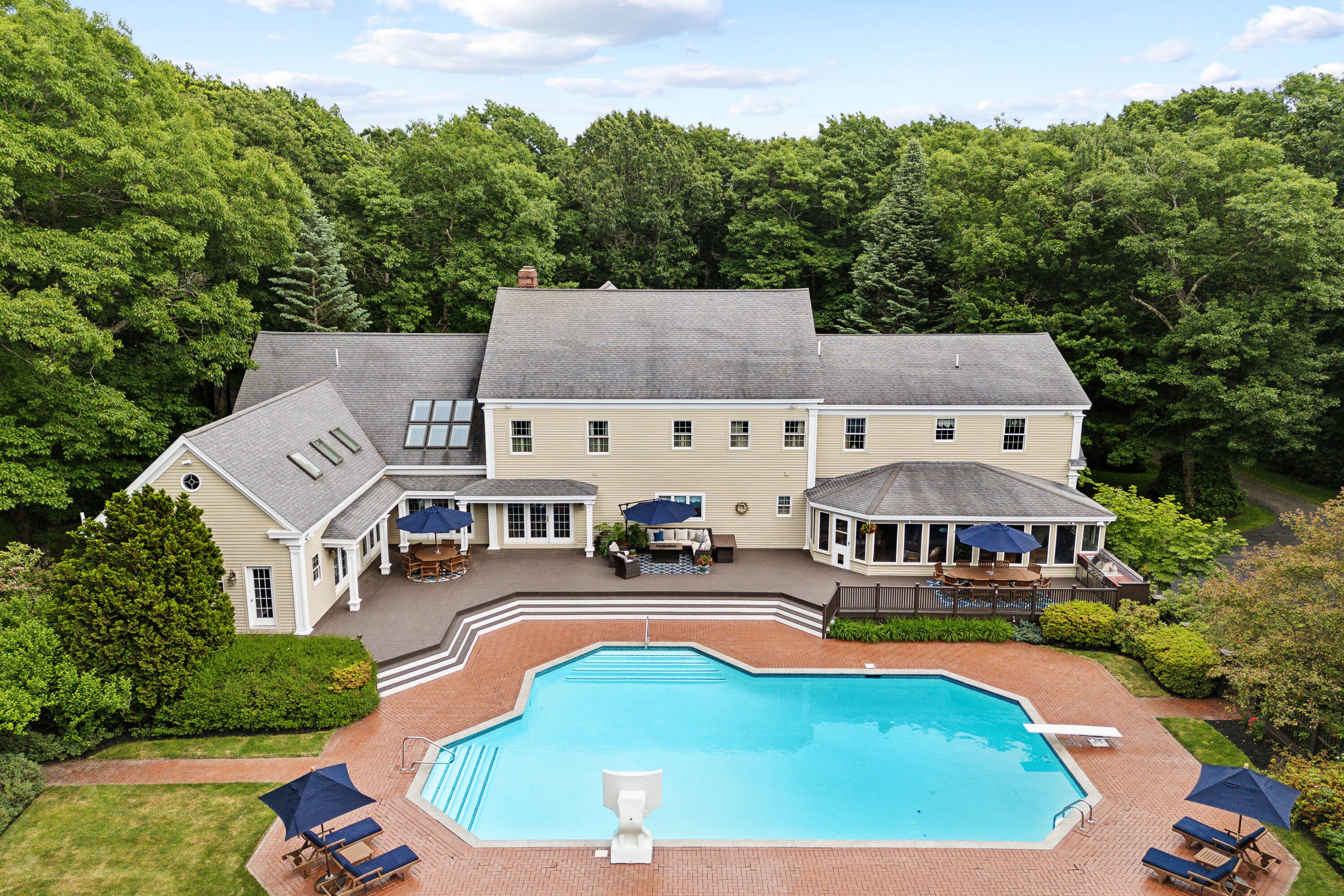 Saco, Maine, 04072, United States, 8 Bedrooms Bedrooms, ,9 BathroomsBathrooms,Residential,Active,1839757