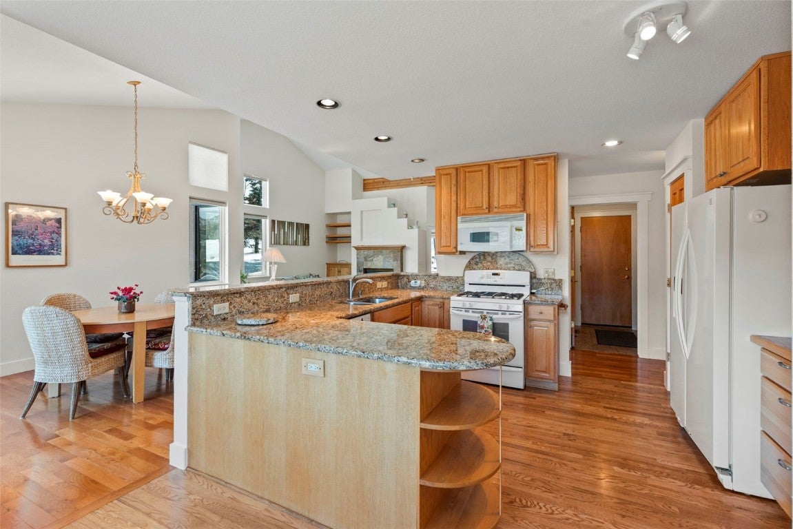 Dillon, Colorado, 80435, United States, 4 Bedrooms Bedrooms, ,4 BathroomsBathrooms,Residential,Active,2007282