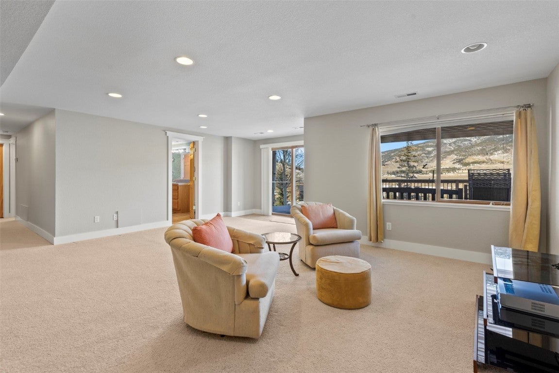 Dillon, Colorado, 80435, United States, 4 Bedrooms Bedrooms, ,4 BathroomsBathrooms,Residential,Active,2007282