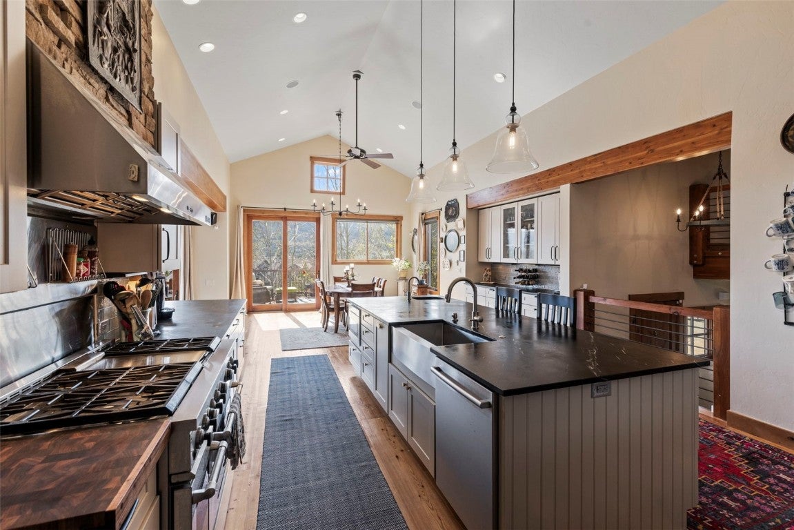Dillon, Colorado, 80435, United States, 4 Bedrooms Bedrooms, ,5 BathroomsBathrooms,Residential,Active,1825073