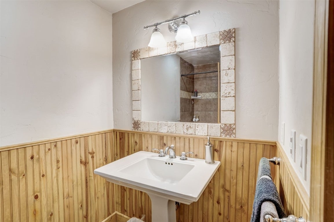 Dillon, Colorado, 80435, United States, 6 Bedrooms Bedrooms, ,6 BathroomsBathrooms,Residential,Active,2007105