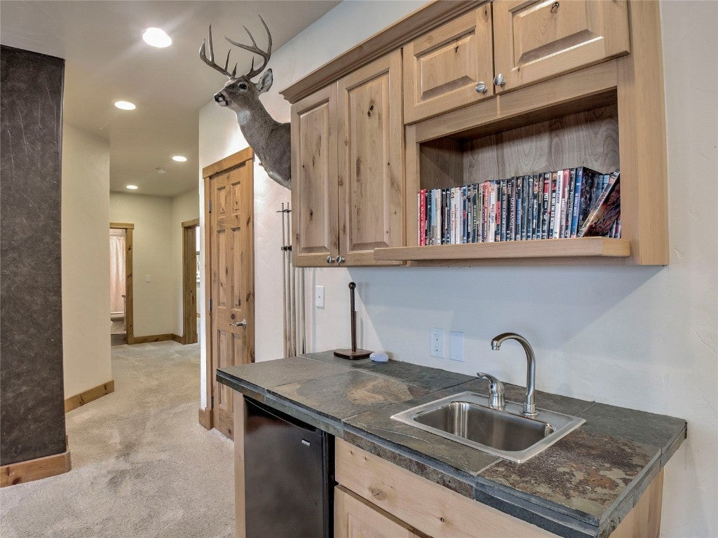 Silverthorne, Colorado, 80498, United States, 5 Bedrooms Bedrooms, ,4 BathroomsBathrooms,Residential,Active,1969634