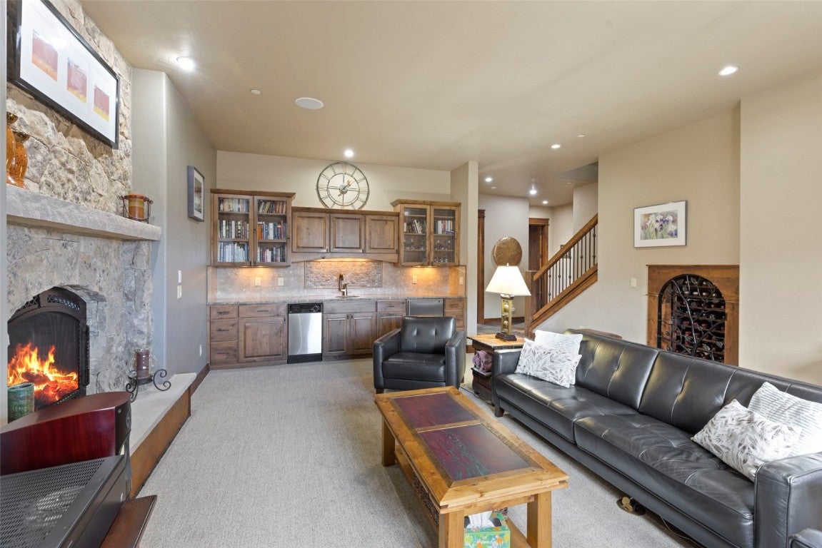 Silverthorne, Colorado, 80498, United States, 4 Bedrooms Bedrooms, ,4 BathroomsBathrooms,Residential,Active,1798243