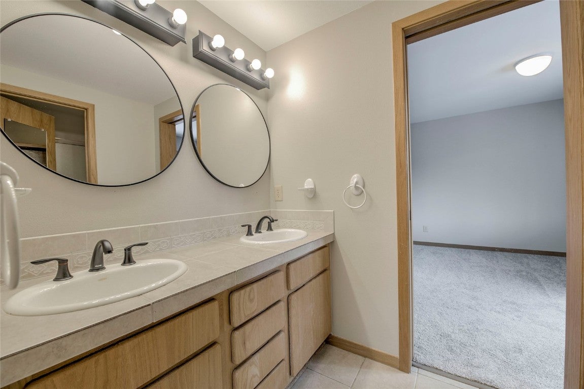 Silverthorne, Colorado, 80498, United States, 5 Bedrooms Bedrooms, ,4 BathroomsBathrooms,Residential,Active,2002610