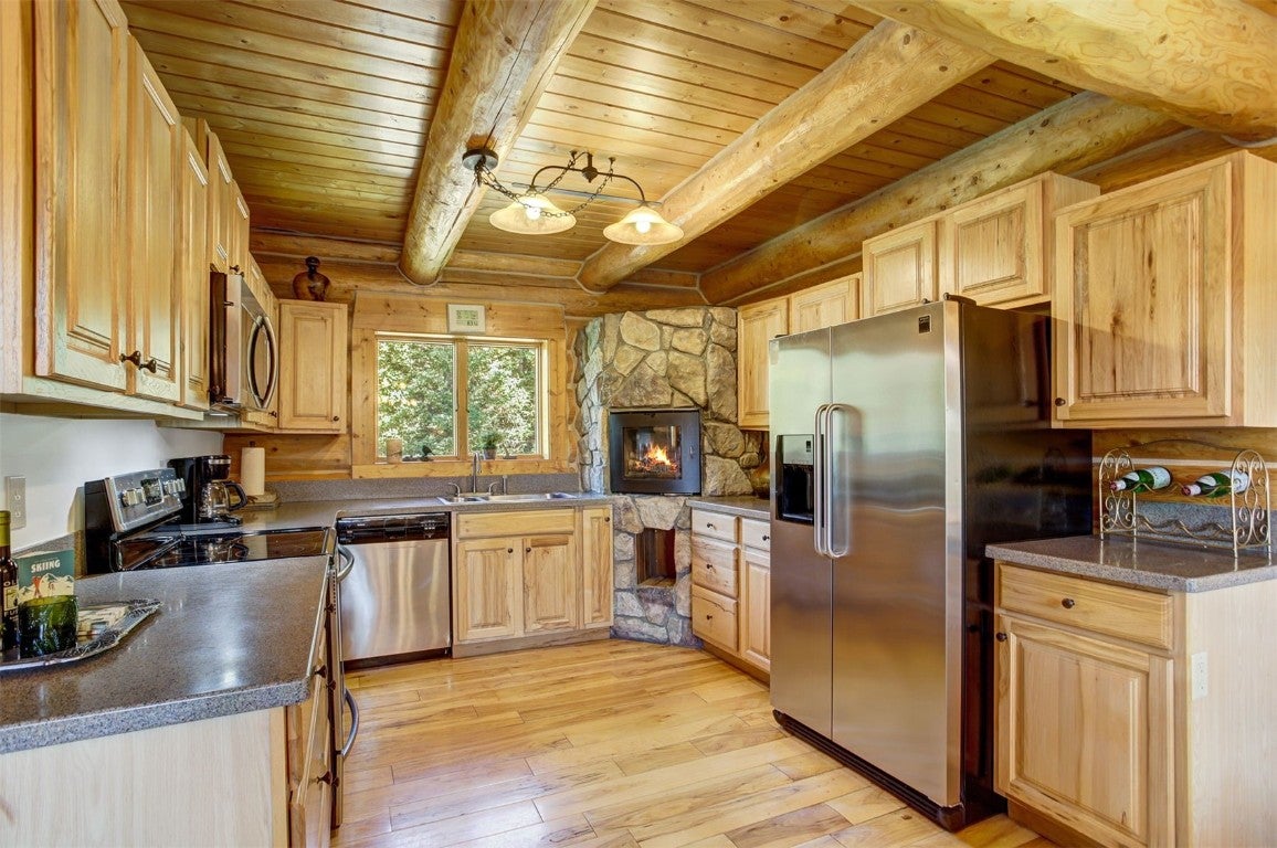 Alma, Colorado, 80420, United States, 3 Bedrooms Bedrooms, ,3 BathroomsBathrooms,Residential,Active,1914825