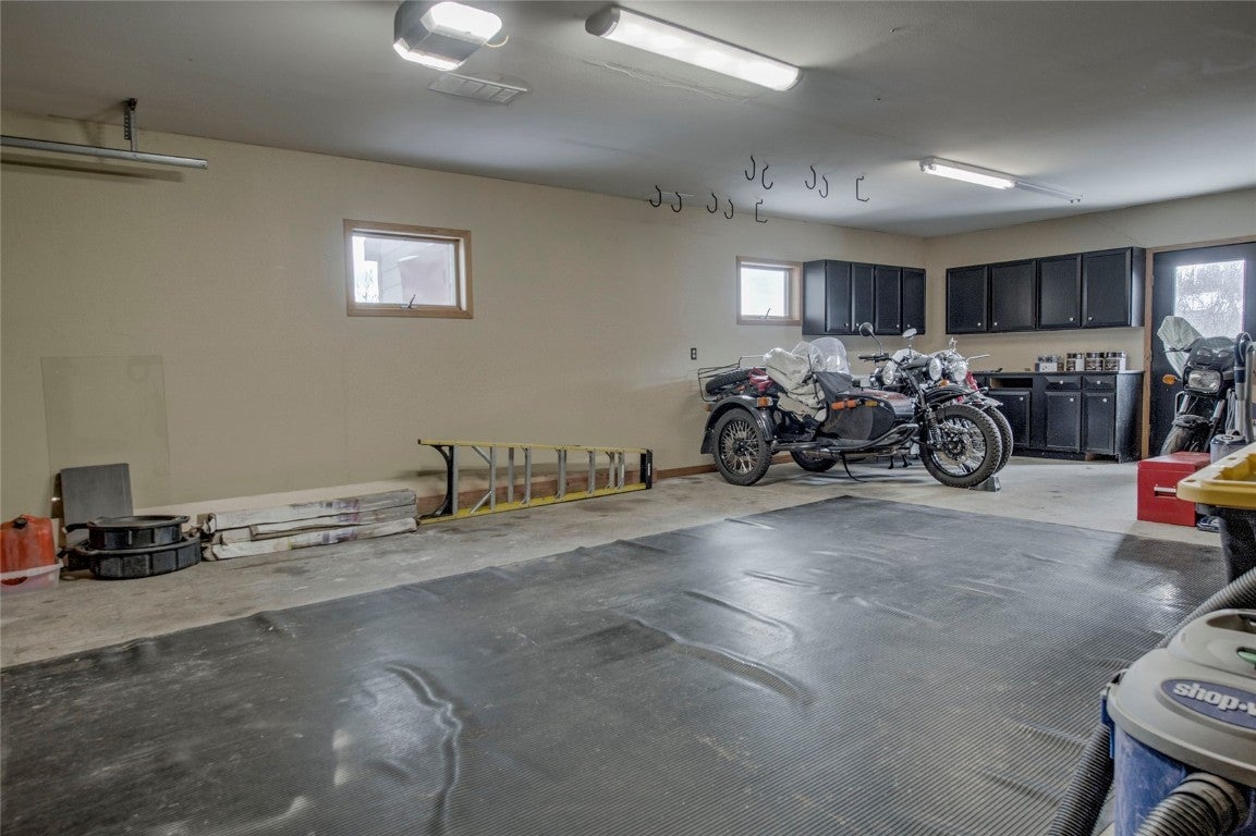 Silverthorne, Colorado, 80498, United States, 5 Bedrooms Bedrooms, ,4 BathroomsBathrooms,Residential,Active,2002610