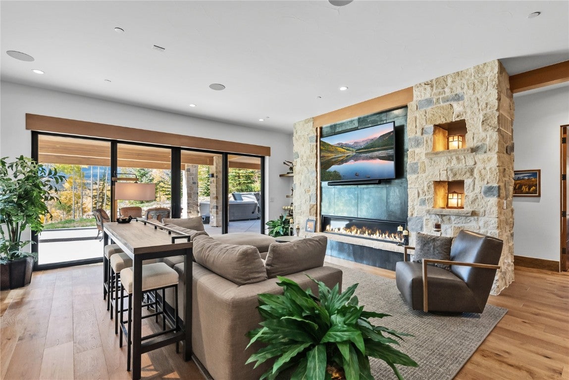 Silverthorne, Colorado, 80498, United States, 5 Bedrooms Bedrooms, ,7 BathroomsBathrooms,Residential,Active,1965822