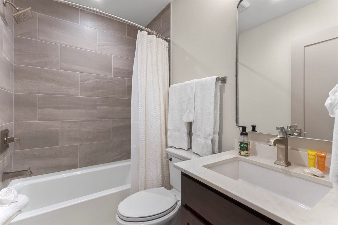 Silverthorne, Colorado, 80498, United States, 3 Bedrooms Bedrooms, ,4 BathroomsBathrooms,Residential,Active,1920266