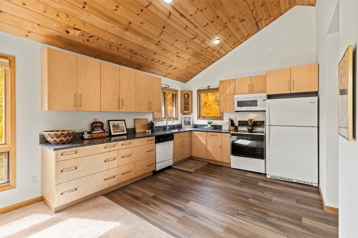 Silverthorne, Colorado, 80498, United States, 3 Bedrooms Bedrooms, ,3 BathroomsBathrooms,Residential,Active,1952609