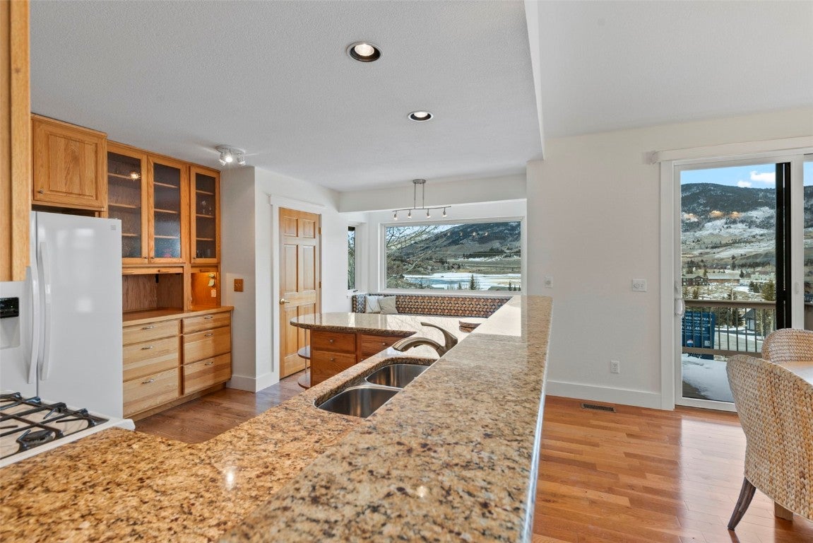 Dillon, Colorado, 80435, United States, 4 Bedrooms Bedrooms, ,4 BathroomsBathrooms,Residential,Active,2007282