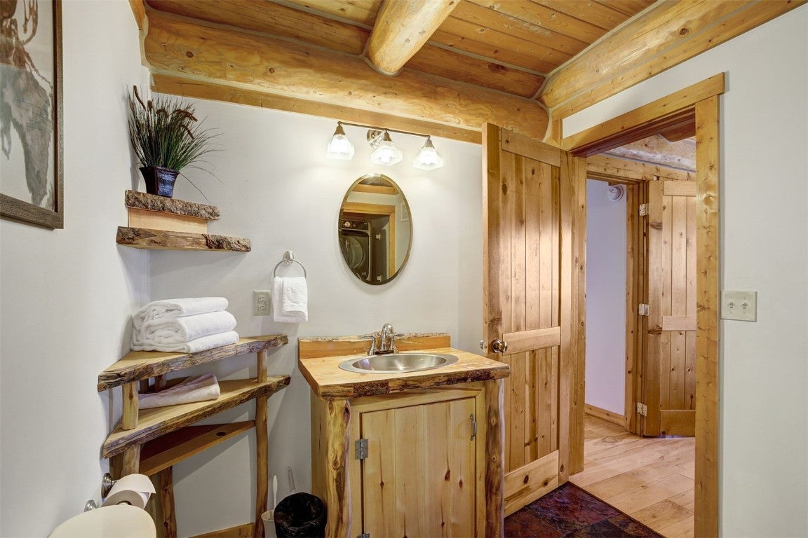Alma, Colorado, 80420, United States, 3 Bedrooms Bedrooms, ,3 BathroomsBathrooms,Residential,Active,1914825