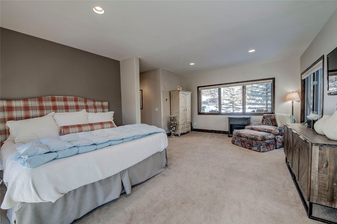Silverthorne, Colorado, 80498, United States, 3 Bedrooms Bedrooms, ,4 BathroomsBathrooms,Residential,Active,2012473