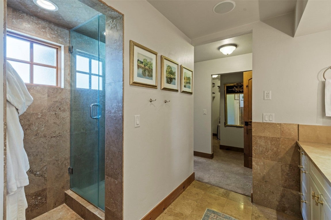Dillon, Colorado, 80435, United States, 4 Bedrooms Bedrooms, ,5 BathroomsBathrooms,Residential,Active,1825073