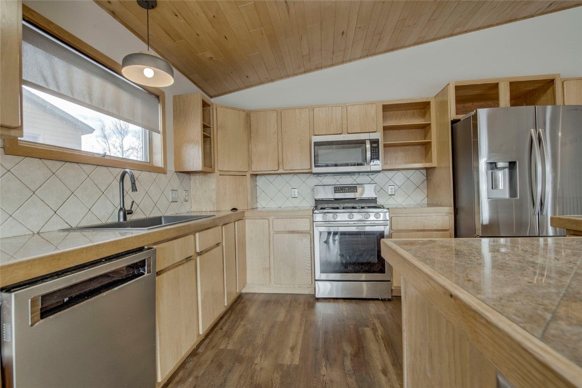 Silverthorne, Colorado, 80498, United States, 5 Bedrooms Bedrooms, ,4 BathroomsBathrooms,Residential,Active,2002610