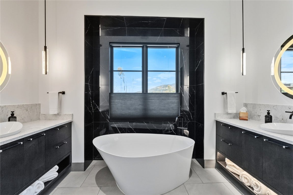 Silverthorne, Colorado, 80498, United States, 5 Bedrooms Bedrooms, ,7 BathroomsBathrooms,Residential,Active,1965822