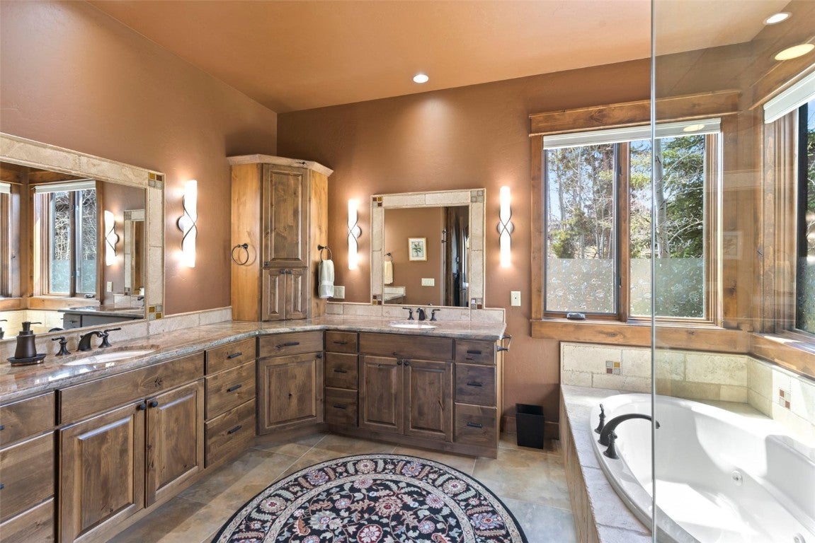 Silverthorne, Colorado, 80498, United States, 4 Bedrooms Bedrooms, ,4 BathroomsBathrooms,Residential,Active,1798243