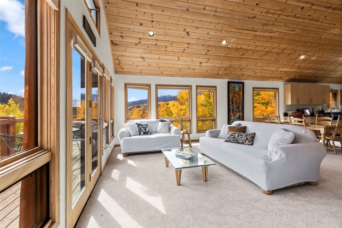 Silverthorne, Colorado, 80498, United States, 3 Bedrooms Bedrooms, ,3 BathroomsBathrooms,Residential,Active,1952609