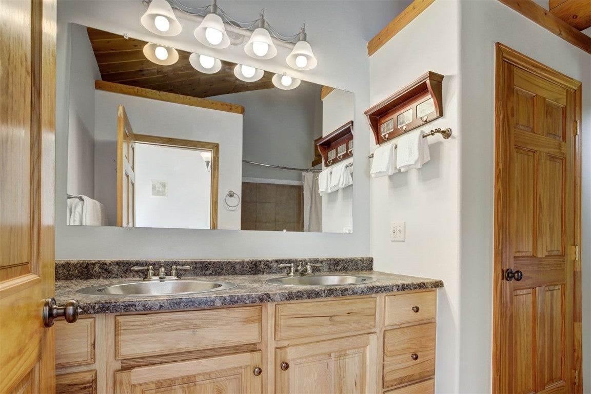 Alma, Colorado, 80420, United States, 3 Bedrooms Bedrooms, ,3 BathroomsBathrooms,Residential,Active,1914825