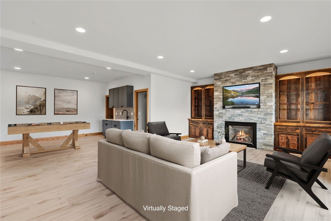 Silverthorne, Colorado, 80498, United States, 6 Bedrooms Bedrooms, ,4 BathroomsBathrooms,Residential,Active,1952508