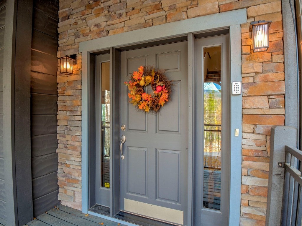 Silverthorne, Colorado, 80498, United States, 5 Bedrooms Bedrooms, ,4 BathroomsBathrooms,Residential,Active,1969634