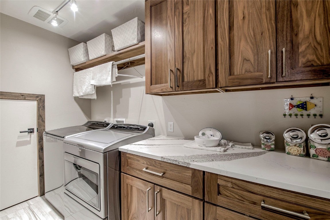 Silverthorne, Colorado, 80498, United States, 3 Bedrooms Bedrooms, ,4 BathroomsBathrooms,Residential,Active,2012473