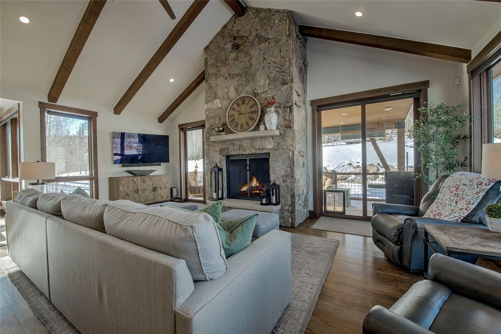 Silverthorne, Colorado, 80498, United States, 4 Bedrooms Bedrooms, ,3 BathroomsBathrooms,Residential,Active,2013164