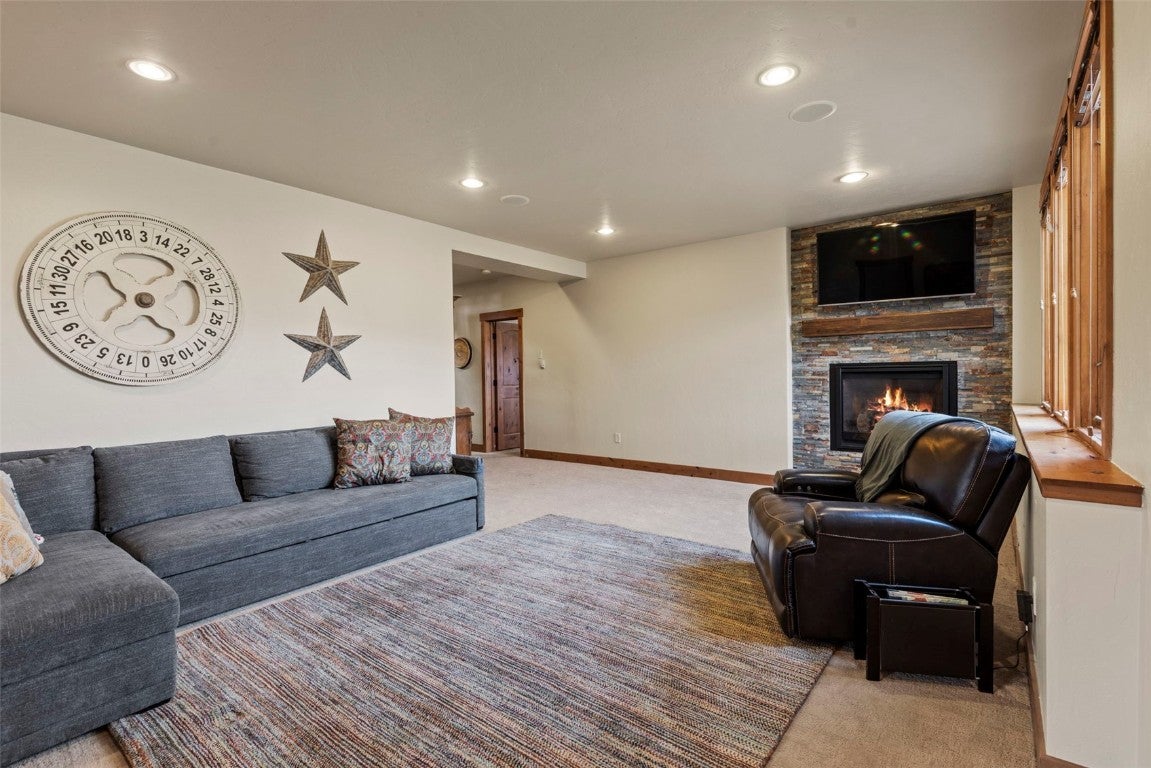 Dillon, Colorado, 80435, United States, 4 Bedrooms Bedrooms, ,5 BathroomsBathrooms,Residential,Active,1825073