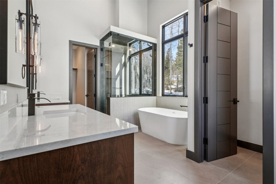 Silverthorne, Colorado, 80498, United States, 5 Bedrooms Bedrooms, ,6 BathroomsBathrooms,Residential,Active,2012660