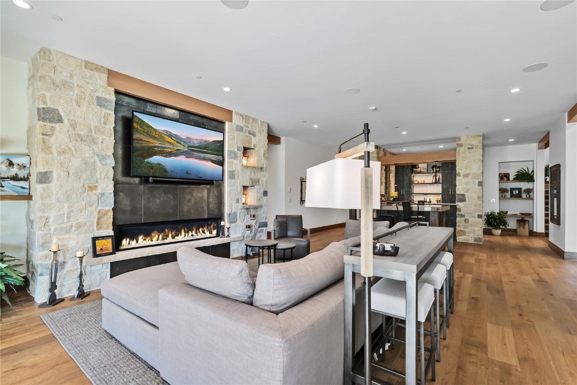 Silverthorne, Colorado, 80498, United States, 5 Bedrooms Bedrooms, ,7 BathroomsBathrooms,Residential,Active,1965822