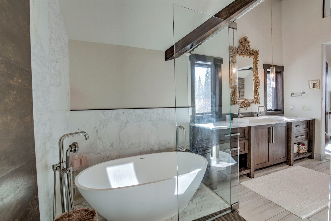 Silverthorne, Colorado, 80498, United States, 3 Bedrooms Bedrooms, ,4 BathroomsBathrooms,Residential,Active,2012473