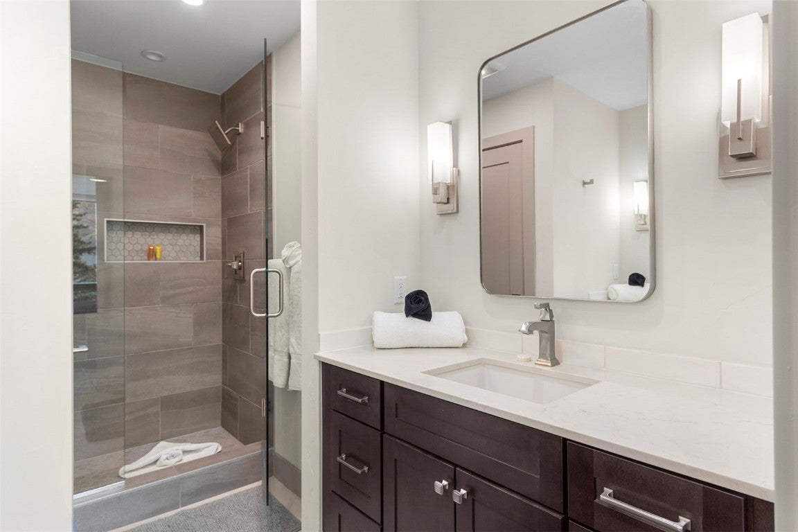 Silverthorne, Colorado, 80498, United States, 3 Bedrooms Bedrooms, ,4 BathroomsBathrooms,Residential,Active,1920266