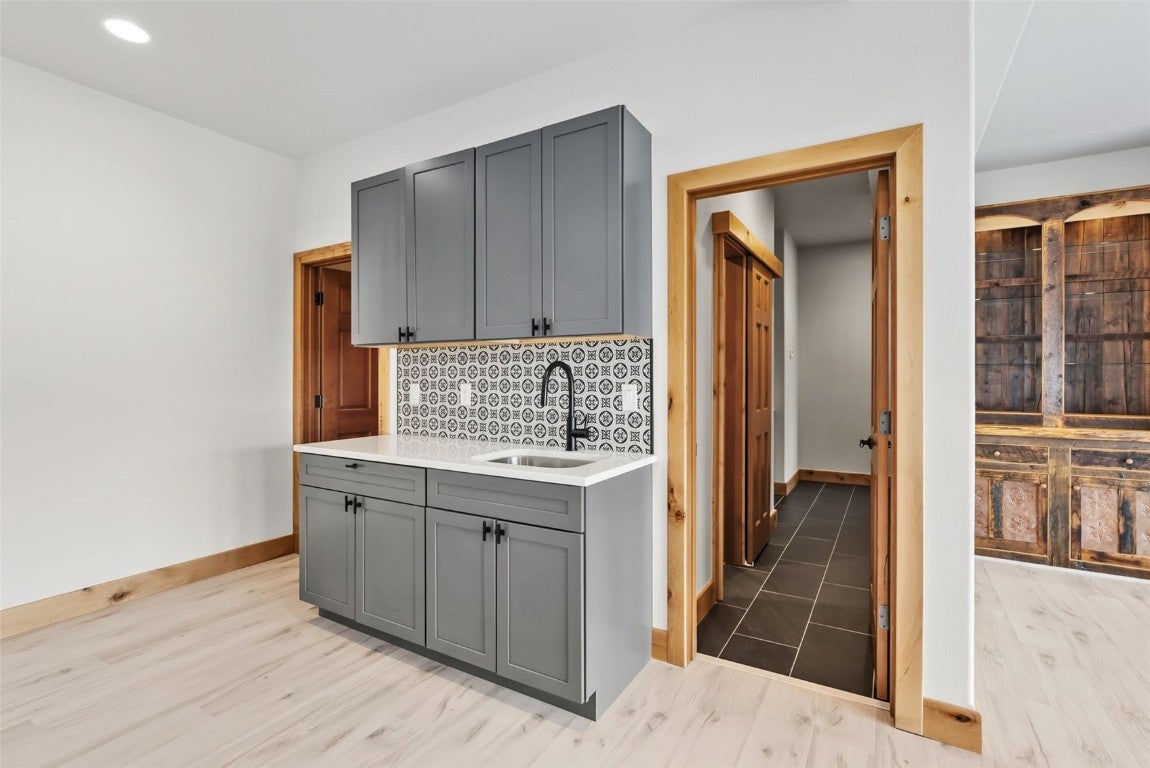 Silverthorne, Colorado, 80498, United States, 6 Bedrooms Bedrooms, ,4 BathroomsBathrooms,Residential,Active,1952508